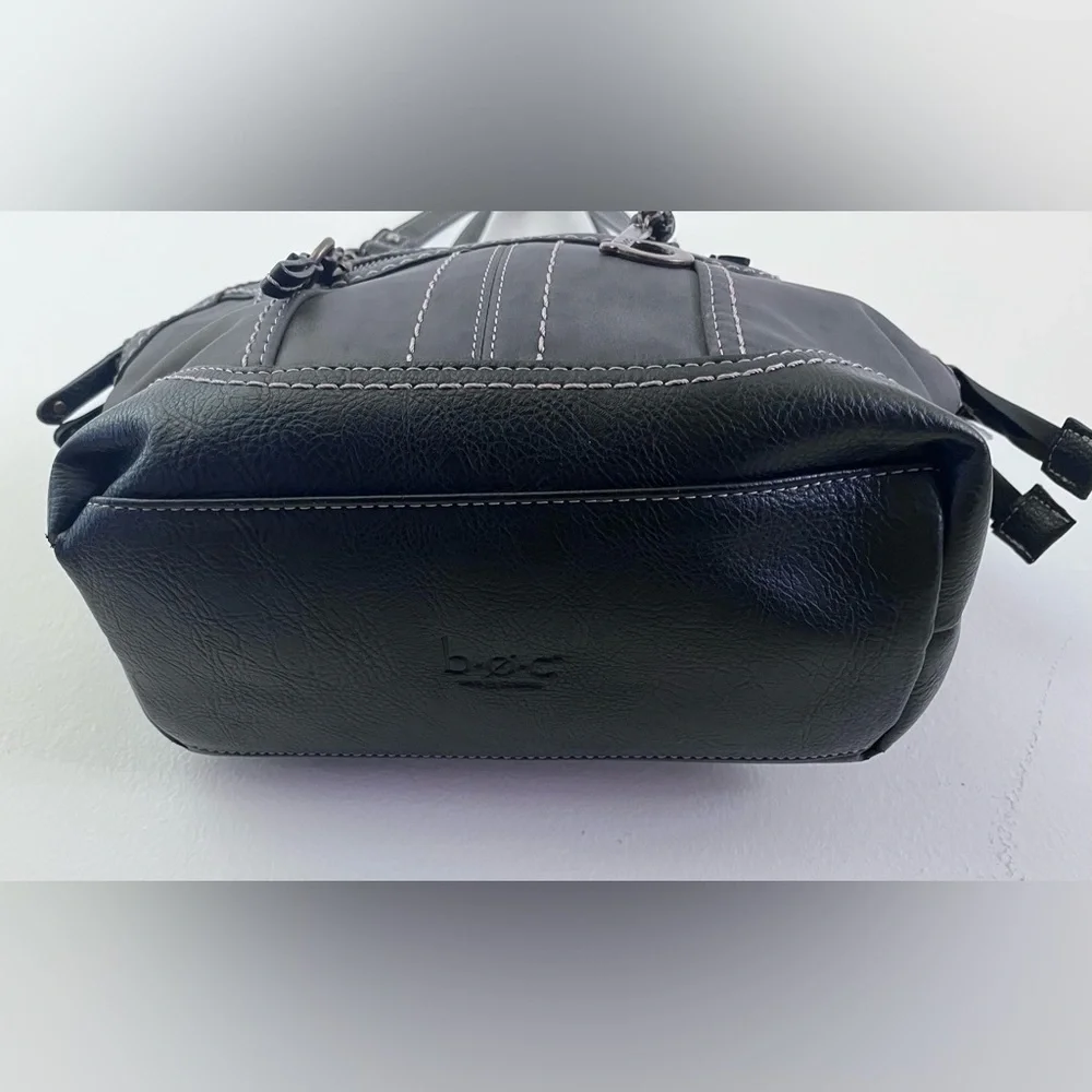 b.o.c. Shoulder Bag Purse Black and Gray Lots of Pockets Brass Hardware